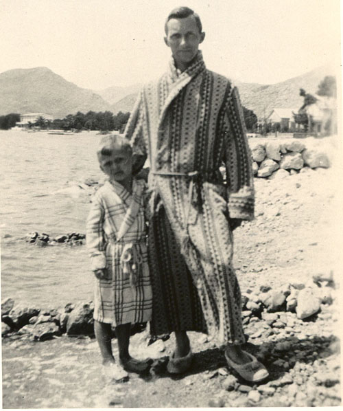 Imagen de Ernst Jünger con su hijo en Mallorca en 1931